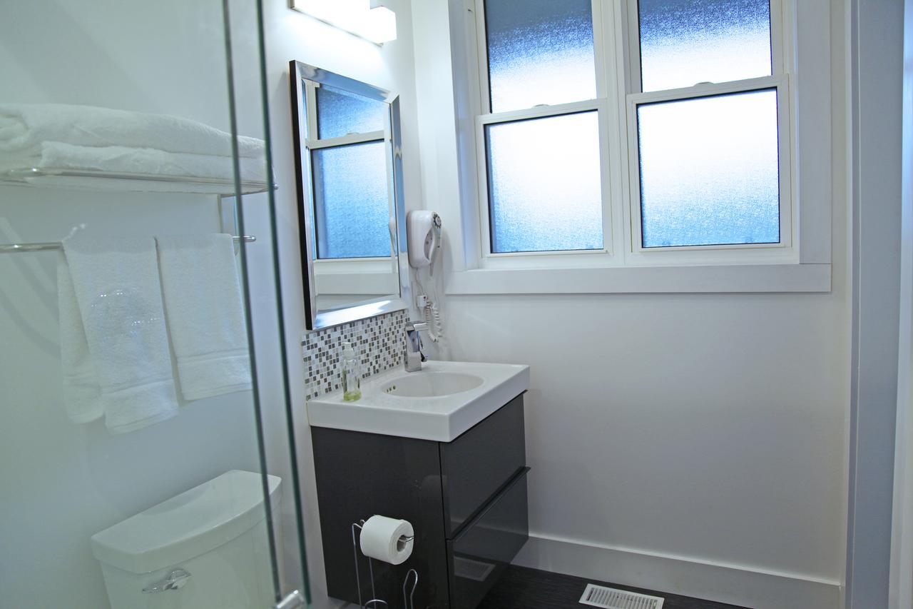Lily'S House On The 12 Bed & Breakfast Saint Catharines Room photo