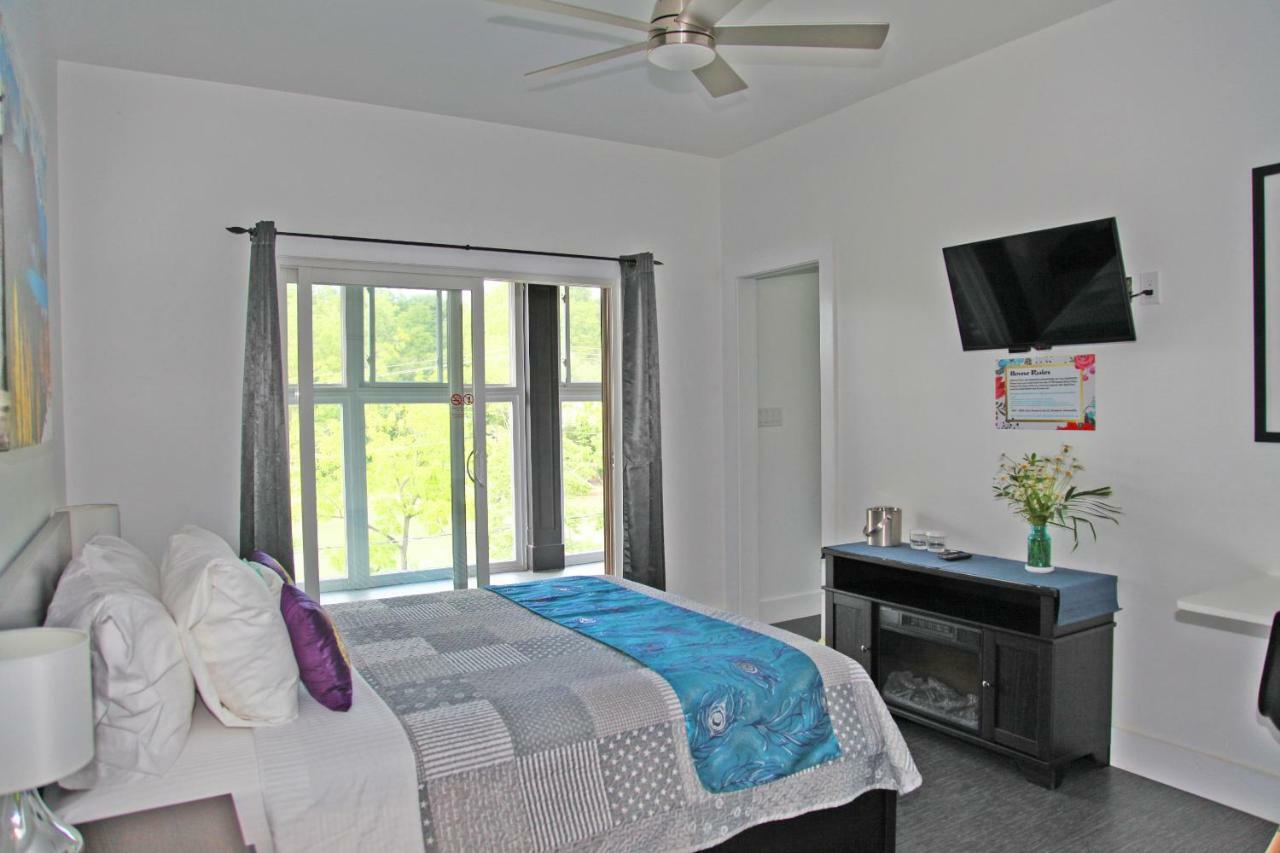 Lily'S House On The 12 Bed & Breakfast Saint Catharines Exterior photo