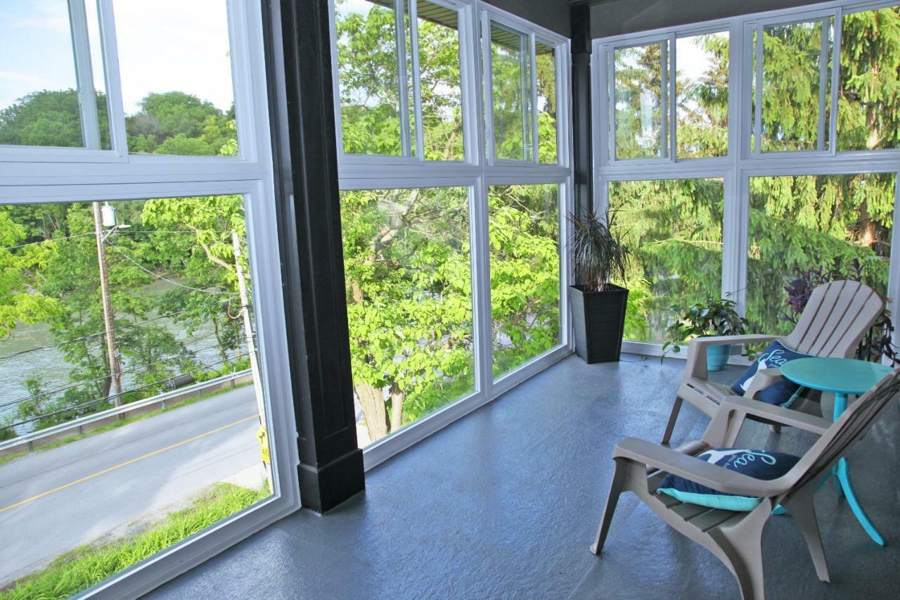 Lily'S House On The 12 Bed & Breakfast Saint Catharines Exterior photo