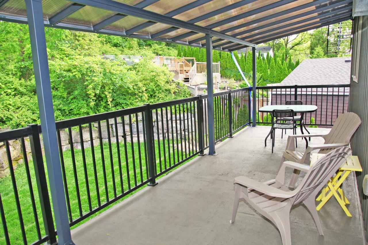 Lily'S House On The 12 Bed & Breakfast Saint Catharines Exterior photo